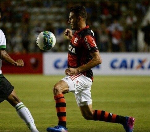 Flamengo não renova com jogador e ele pode ir pro Grêmio