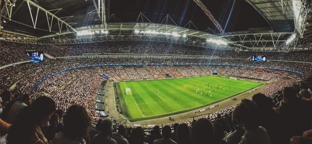 estádio de futebol visto de dentro