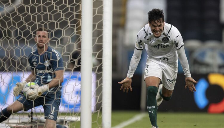 Gustavo Goméz comemora gol contra o Grêmio na Copa do Brasil de 2021 (© Lucas Figueiredo/CBF/Direitos Reservados)