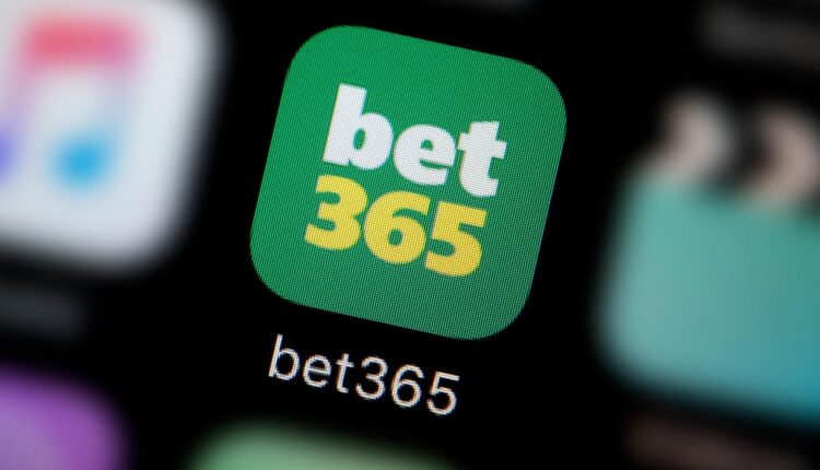 Logo do Bet365 em destaque com fundo desfocado.