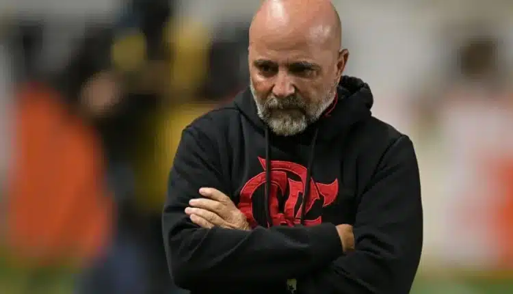 Vivendo crise nos bastidores do Flamengo, Jorge Sampaoli está perdendo o elenco. Argentino ainda tem carta na manga pra permanecer no clube