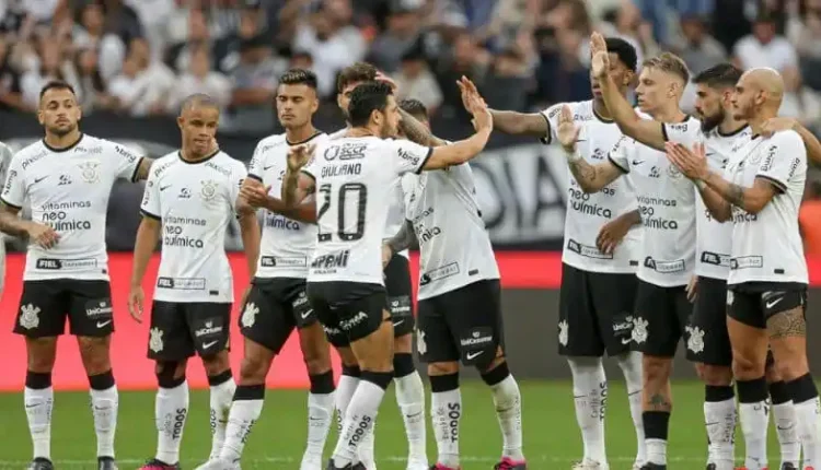 Após casos de racismo na Copa Sul-Americana, adversário do Corinthians alerta torcedores sobre leis do Brasil. Confira o que os clubes falaram