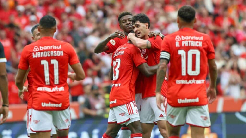 Torcedor perde as contas em goleada do Inter e viraliza na internet