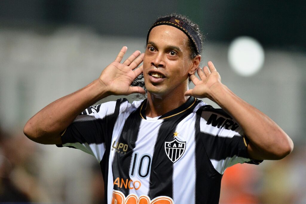 5-momentos-marcantes-de-ronaldinho-ga-cho-no-futebol-brasileiro